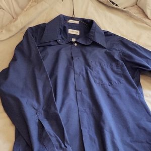 Men's VanHeusen blue dress shirt size medium